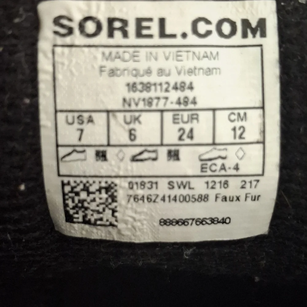 Sorel Kids Purple and Blue Snow Boot Size 7.